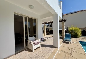 Detached Villa For Sale in Peyia