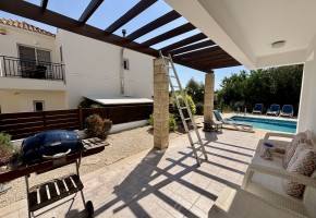 Detached Villa For Sale in Peyia