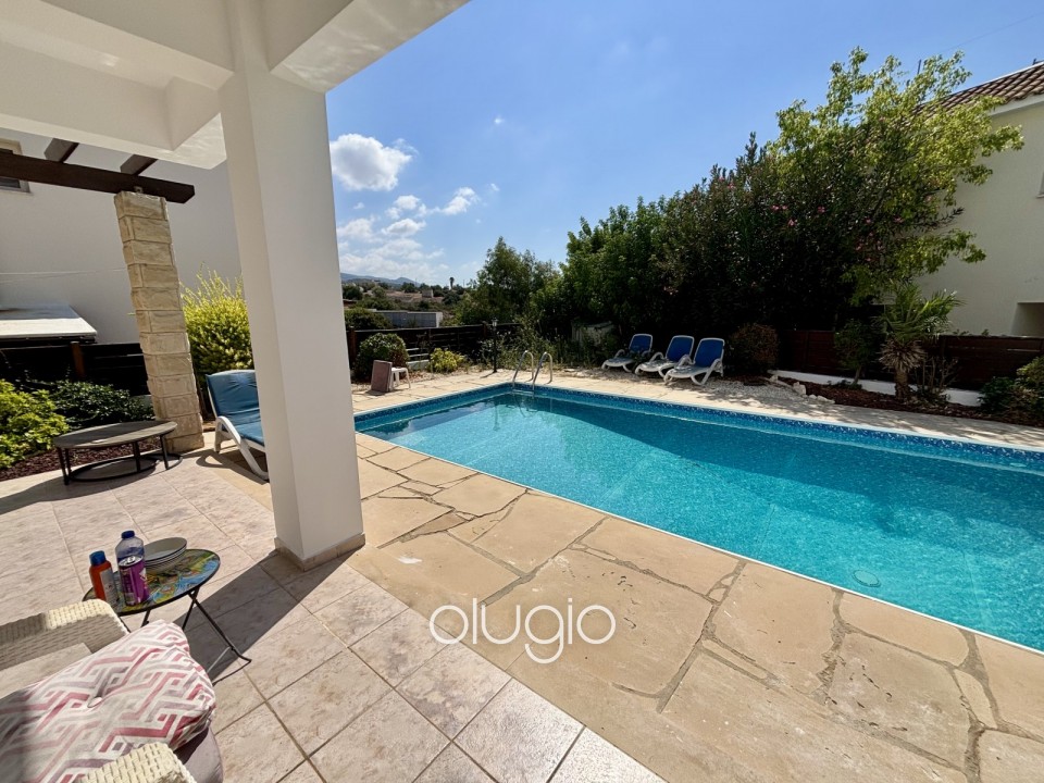 Detached Villa For Sale in Peyia