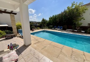 Detached Villa For Sale in Peyia