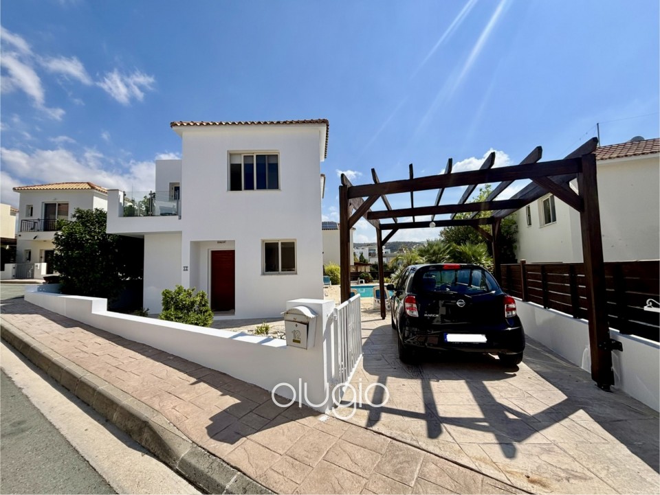 Detached Villa For Sale in Peyia
