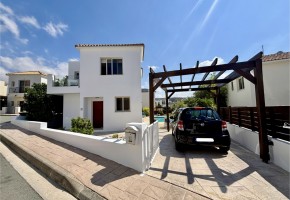 Detached Villa For Sale in Peyia