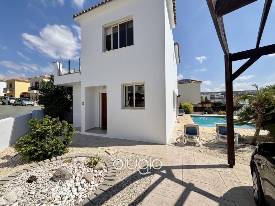 Detached Villa For Sale in Peyia