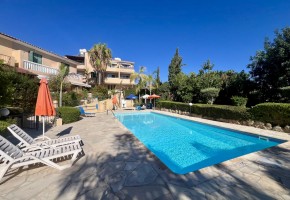 Town House For Sale in Peyia