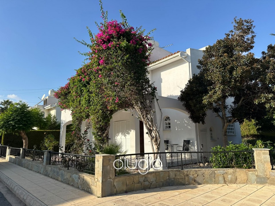 Detached Villa For Rent in Coral Bay