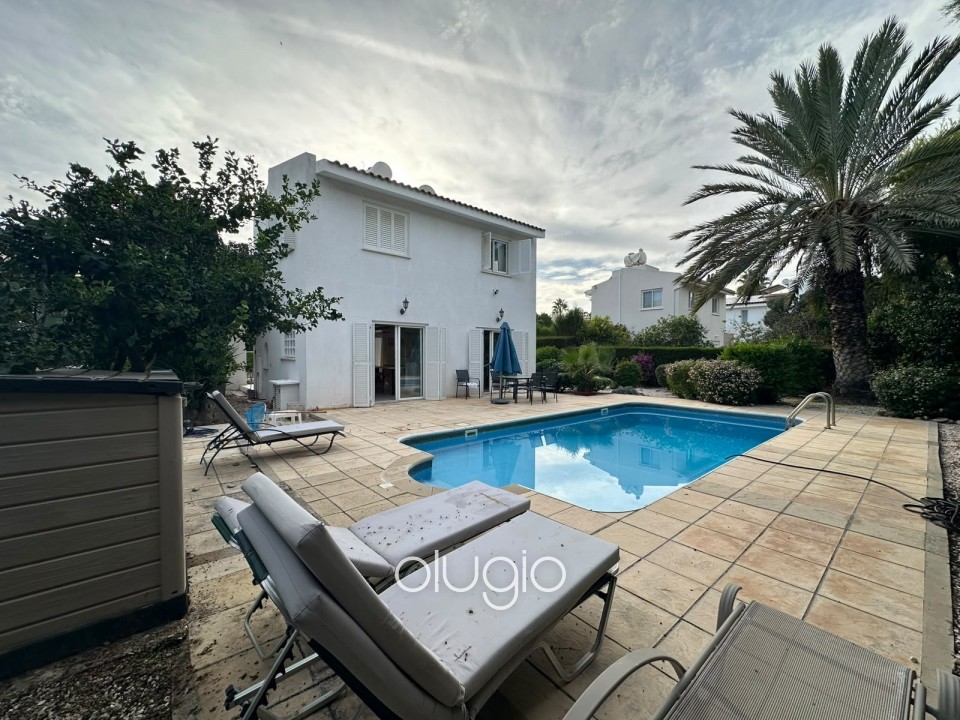 Detached Villa For Rent in Coral Bay