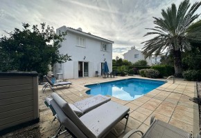 Detached Villa For Rent in Coral Bay