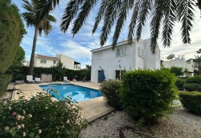 Detached Villa For Rent in Coral Bay