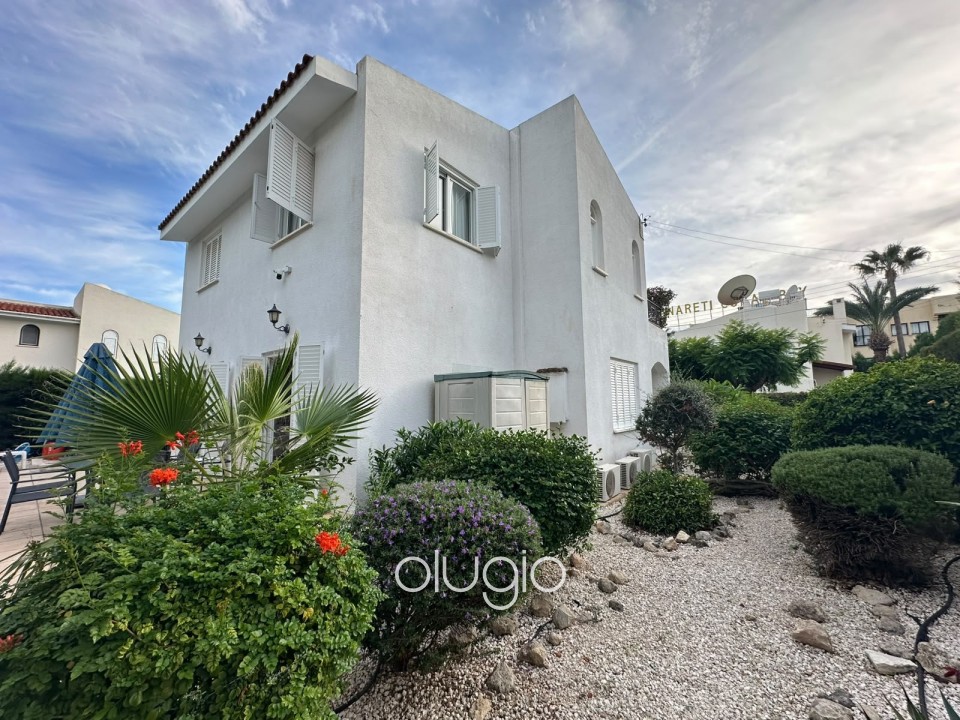 Detached Villa For Rent in Coral Bay