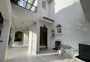 Detached Villa For Rent in Coral Bay