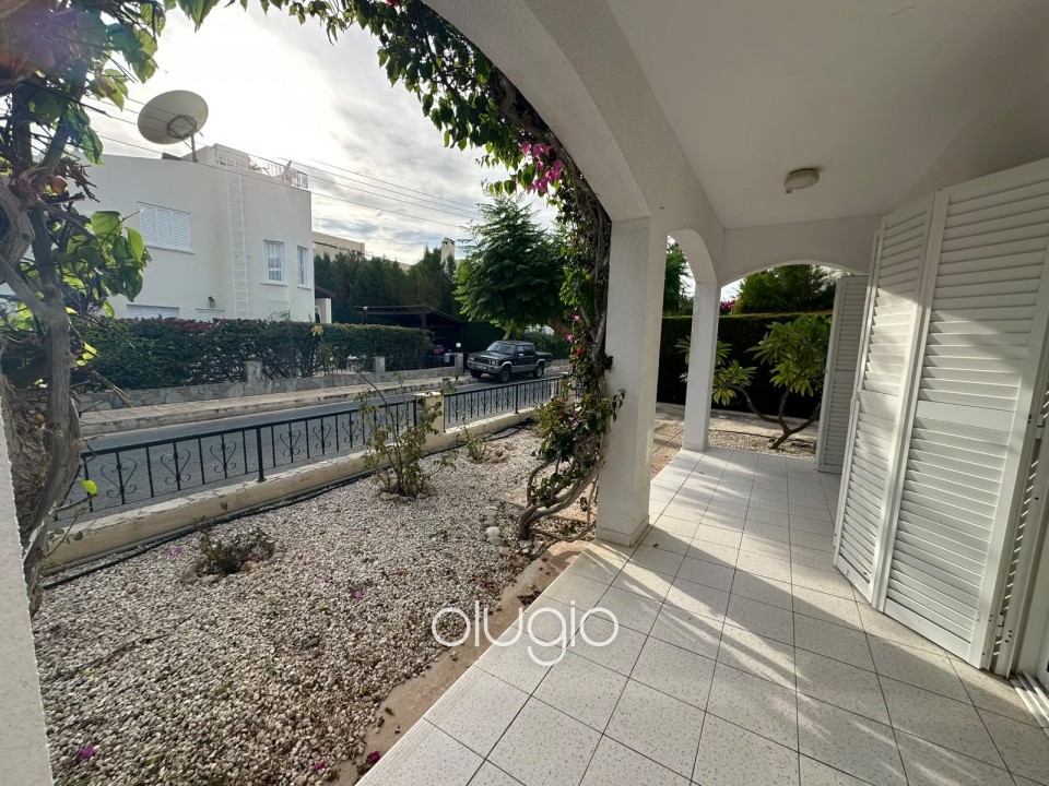 Detached Villa For Rent in Coral Bay
