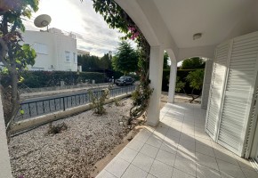 Detached Villa For Rent in Coral Bay