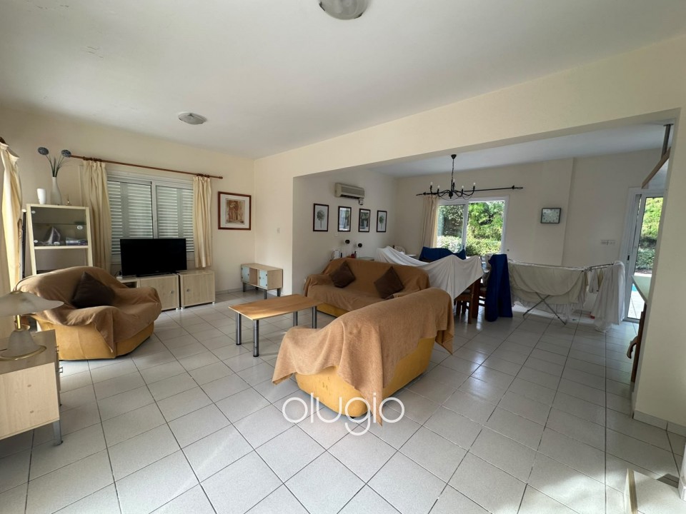 Detached Villa For Rent in Coral Bay