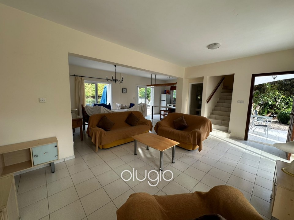 Detached Villa For Rent in Coral Bay