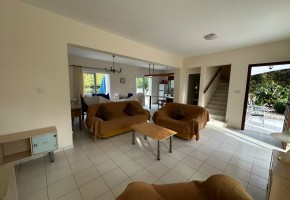Detached Villa For Rent in Coral Bay