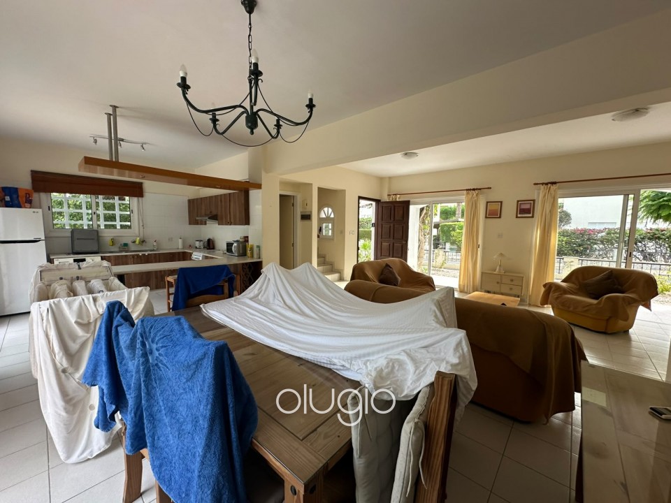 Detached Villa For Rent in Coral Bay