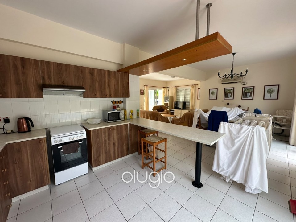 Detached Villa For Rent in Coral Bay
