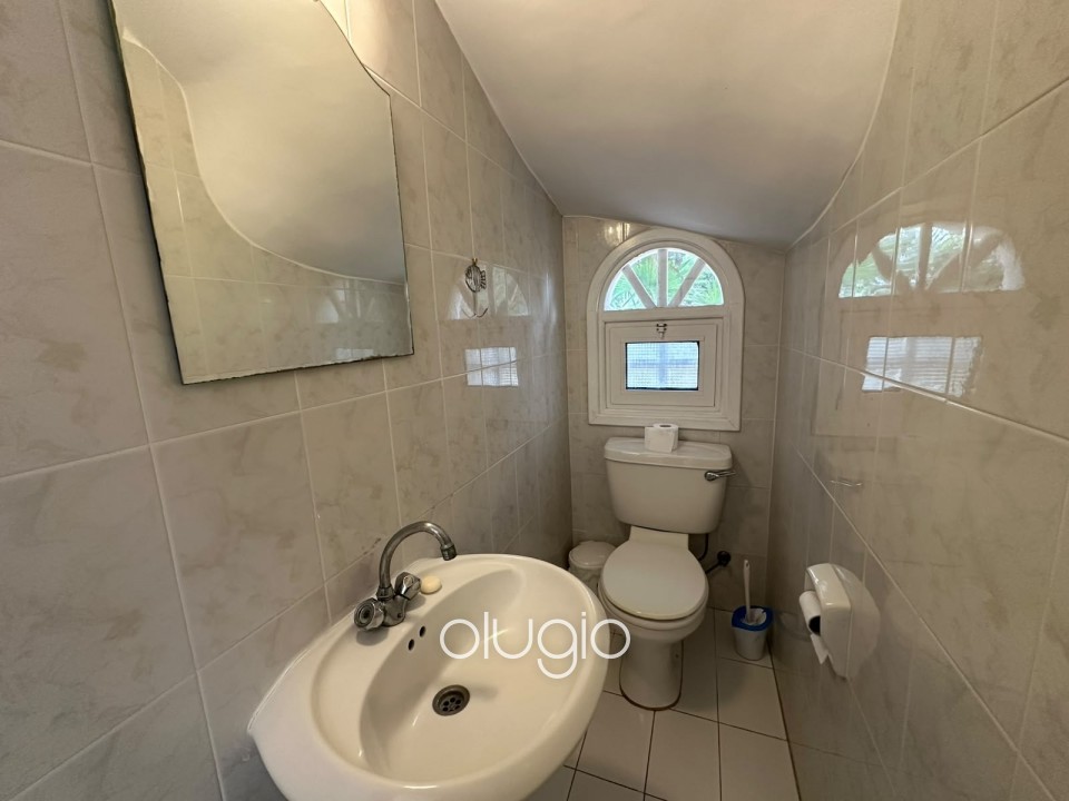Detached Villa For Rent in Coral Bay