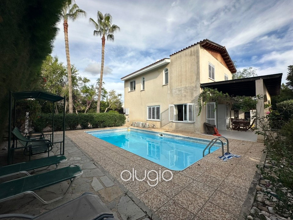 Detached Villa For Rent in Coral Bay
