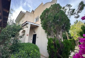 Detached Villa For Rent in Coral Bay