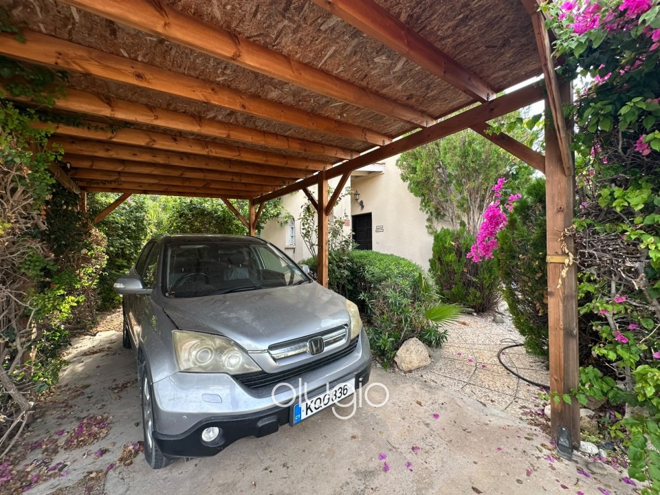 Detached Villa For Rent in Coral Bay