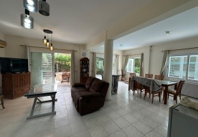 Detached Villa For Rent in Coral Bay
