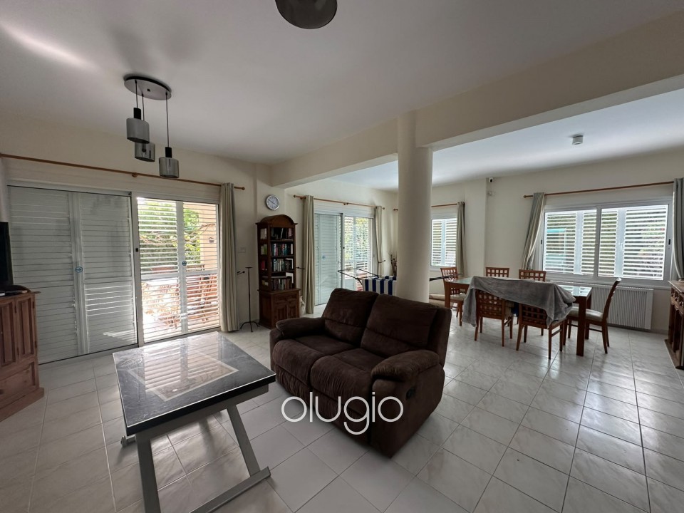 Detached Villa For Rent in Coral Bay