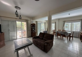 Detached Villa For Rent in Coral Bay