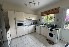 Detached Villa For Rent in Coral Bay