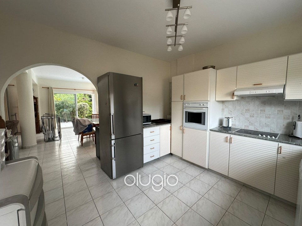 Detached Villa For Rent in Coral Bay