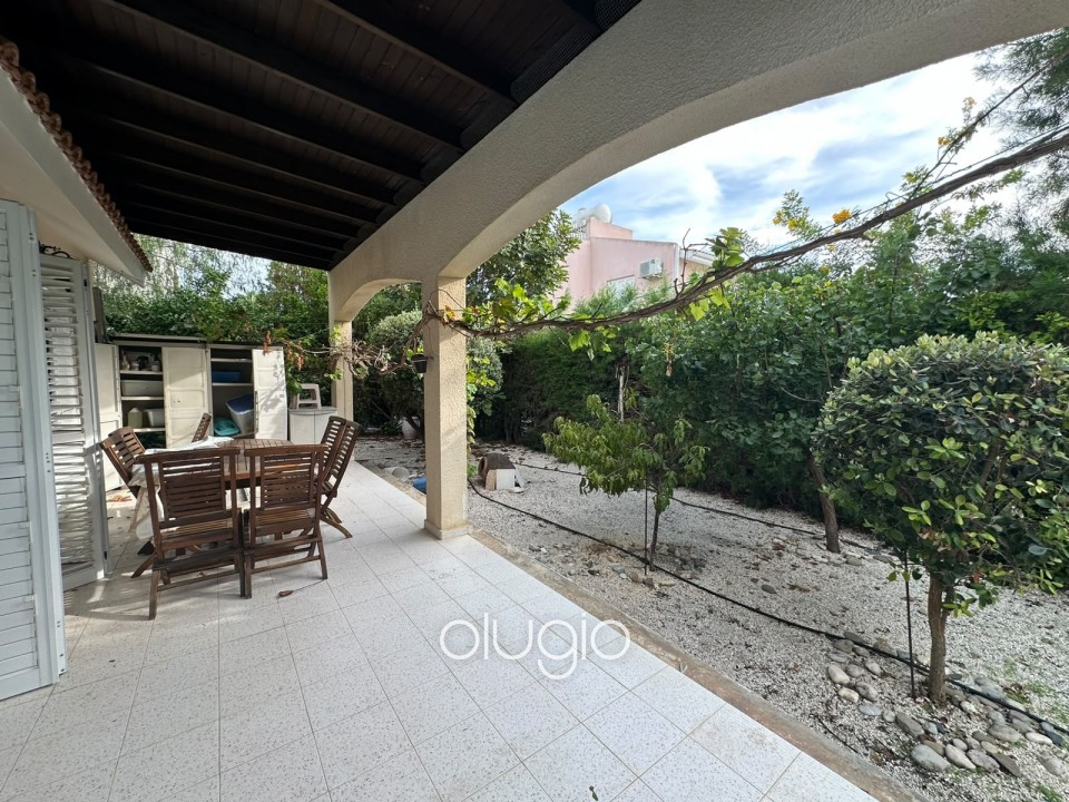 Detached Villa For Rent in Coral Bay