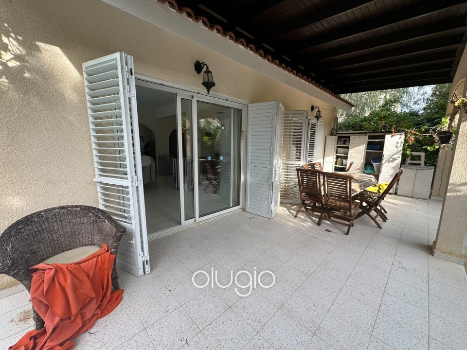 Detached Villa For Rent in Coral Bay
