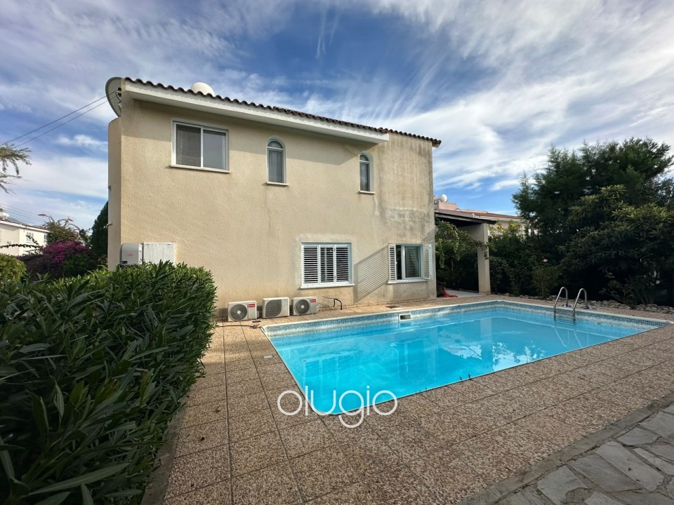 Detached Villa For Rent in Coral Bay