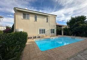Detached Villa For Rent in Coral Bay