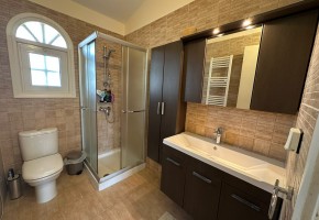 Detached Villa For Rent in Coral Bay