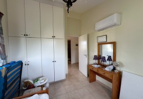 Detached Villa For Rent in Coral Bay