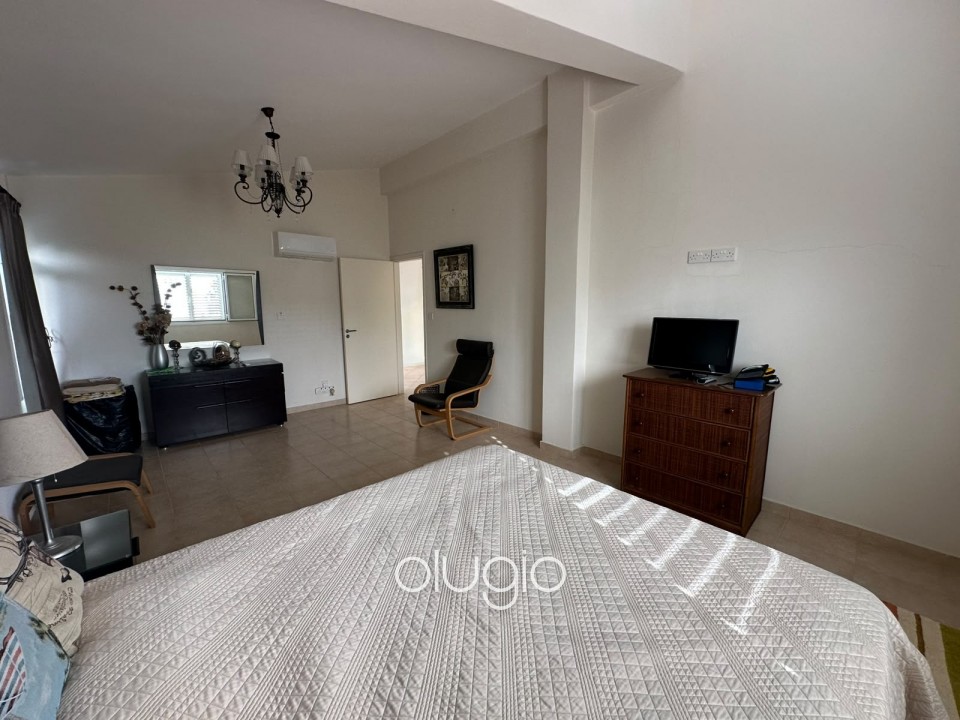 Detached Villa For Rent in Coral Bay
