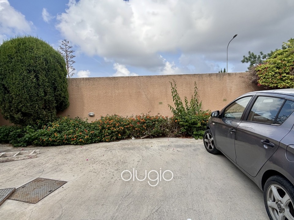 Apartment For Sale in Peyia