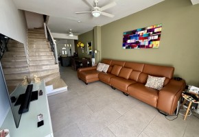 Town House For Sale in Peyia