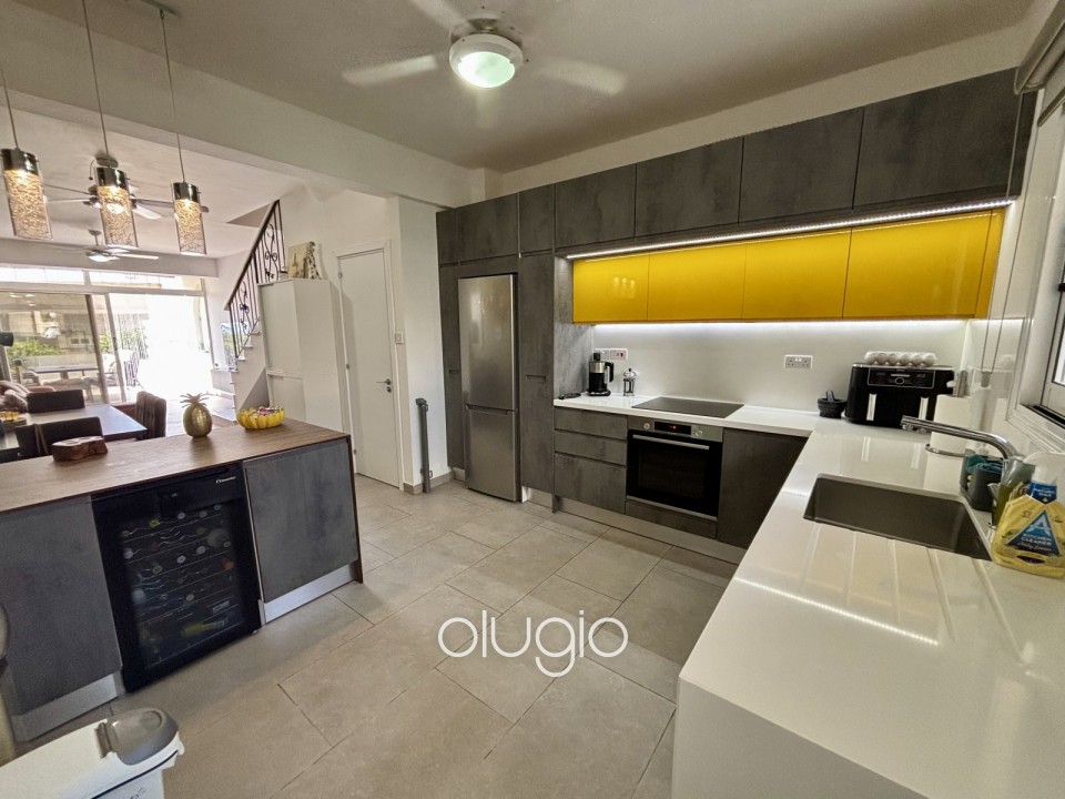 Town House For Sale in Peyia