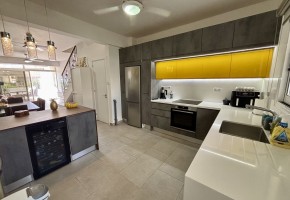 Town House For Sale in Peyia