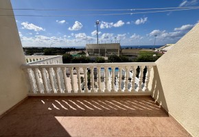 Town House For Sale in Peyia