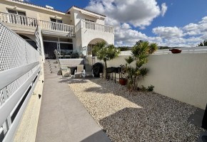 Town House For Sale in Peyia