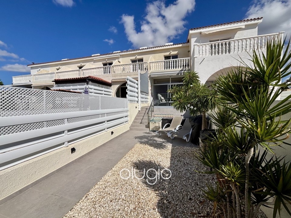 Town House For Sale in Peyia