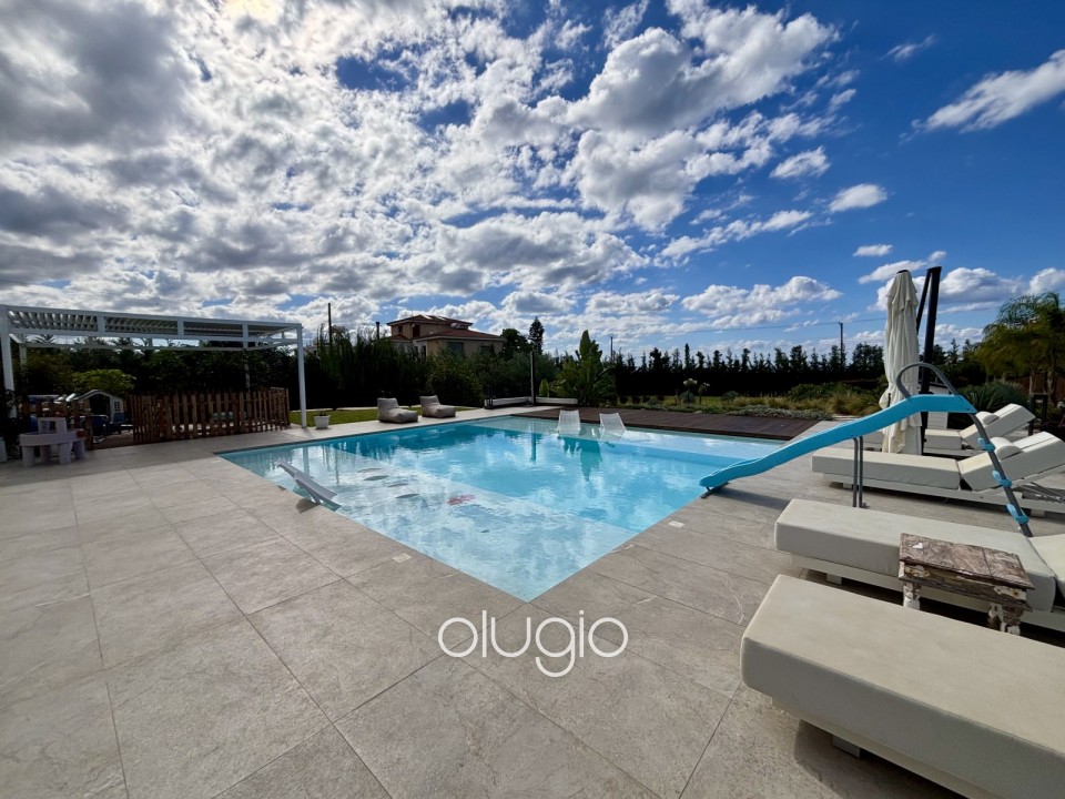 Detached Villa For Sale in Sea Caves - St.George