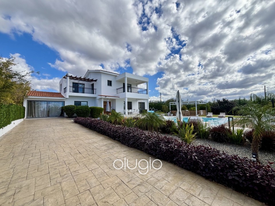 Detached Villa For Sale in Sea Caves - St.George