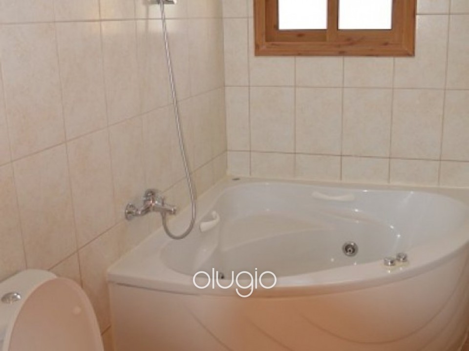 4 Bedroom spacious villa, Argaka, Paphos