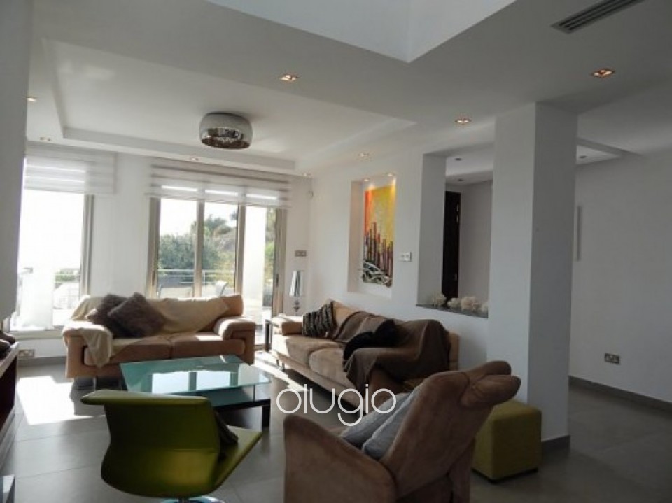 3 bedroom Vill in Tsada