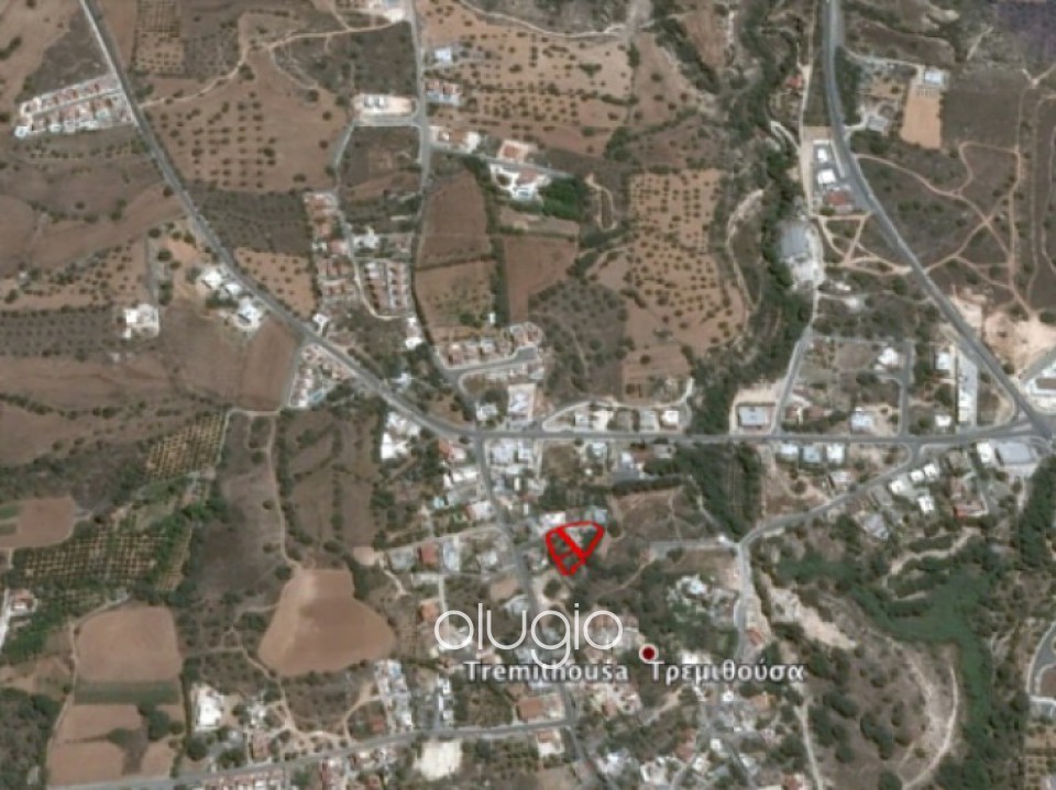 Large piece of land in Tremithousa