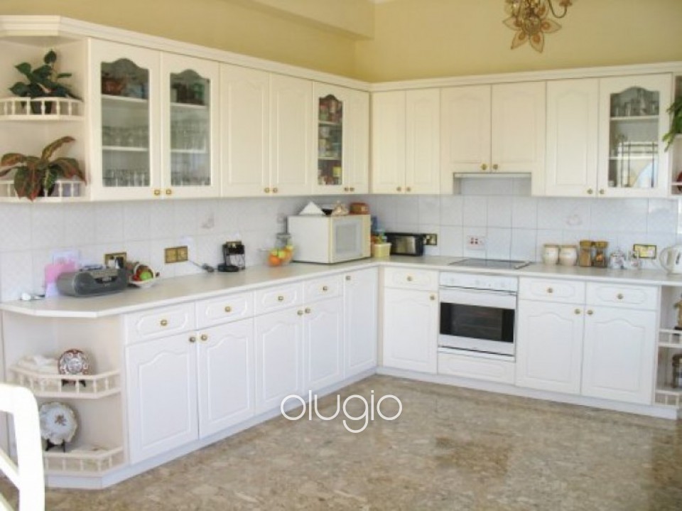Eat-In Kitchen